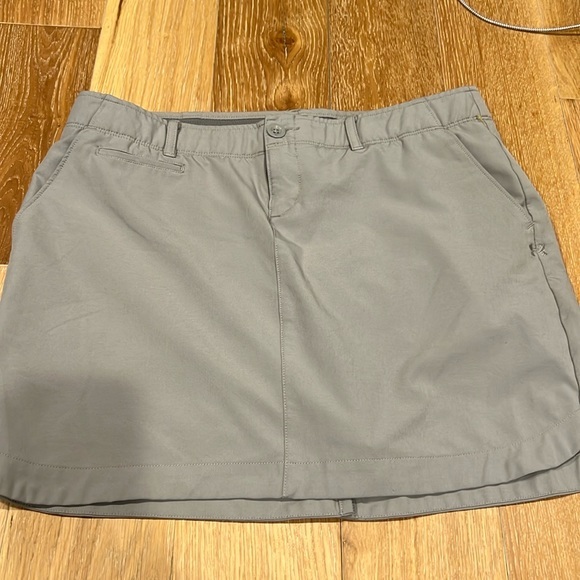 Under armour size 10‎ skirt with built in shorts - Picture 1 of 5